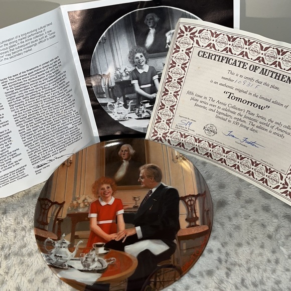 Annie Collector Plate Series 1986 by Knowles Fine China Seventh Issue - Picture 7 of 11